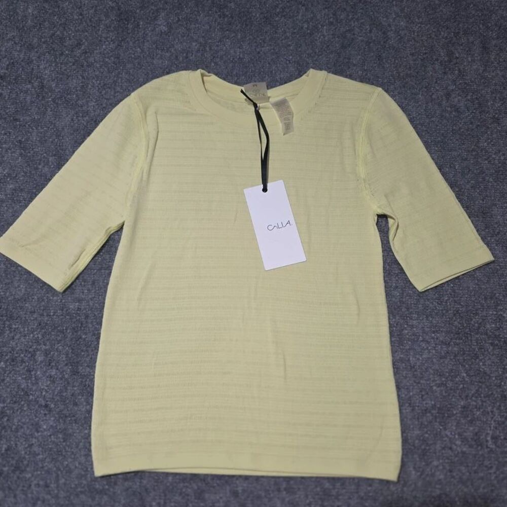 Women's Seamless Tshirt Size Medium
